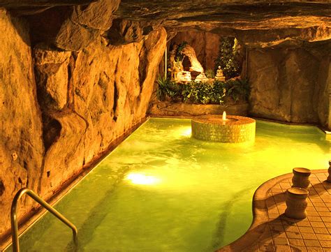 Beverly hot springs la - Aug 18, 2016 · Beverly Hot Springs Spa: L.A.'s only 100% natural hot springs spa, Beverly Hot Springs boasts natural waters from a well 2,200 feet beneath the earth's surface. Its mineral-rich waters work wonders to relieve stress and add a special light to your everyday step! Separate facilities for men and women include hot and cold pools, steam saunas and shower rooms. Try the new bamboo fusion massage or ... 